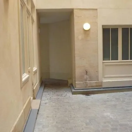 Typical Marais 3 Bedroom - Beaubourg Апартаменты *