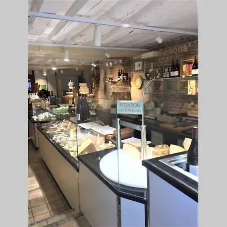 Typical Marais 3 Bedroom - Beaubourg * Париж