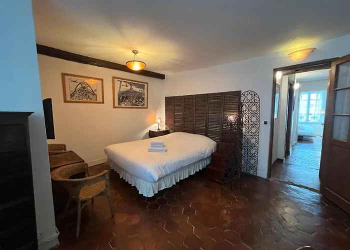 Typical Marais 3 Bedroom - Beaubourg *