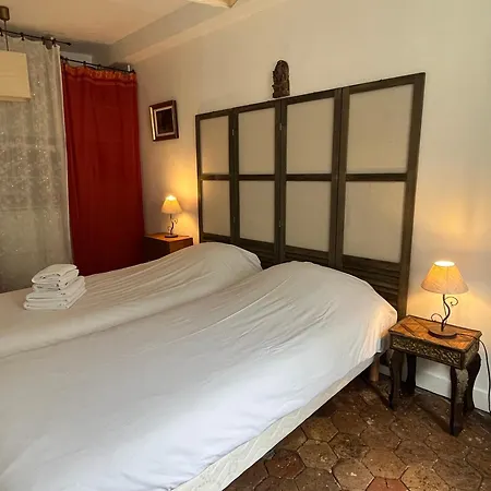 Typical Marais 3 Bedroom - Beaubourg *