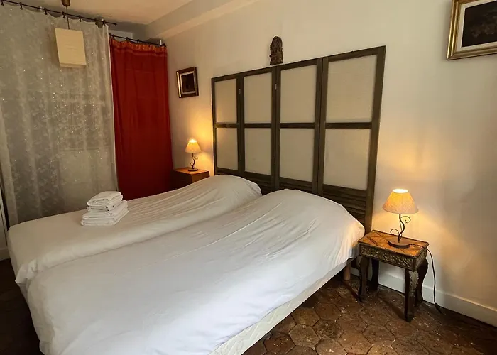Typical Marais 3 Bedroom - Beaubourg *