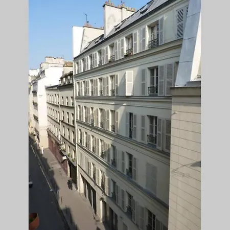 Daire Typical Marais 3 Bedroom - Beaubourg *