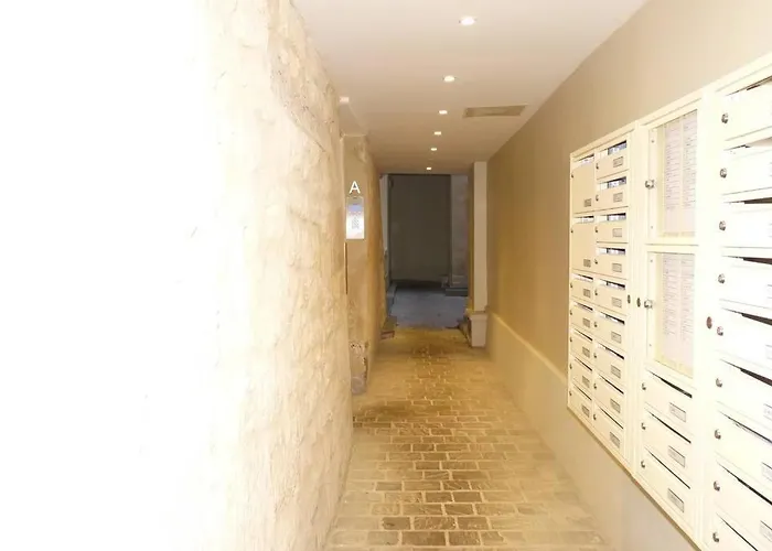 Daire Typical Marais 3 Bedroom - Beaubourg Paris