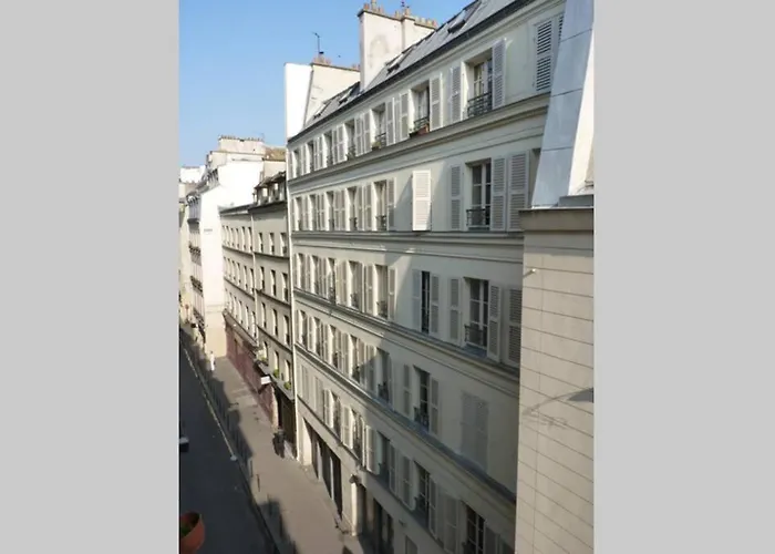 Daire Typical Marais 3 Bedroom - Beaubourg *