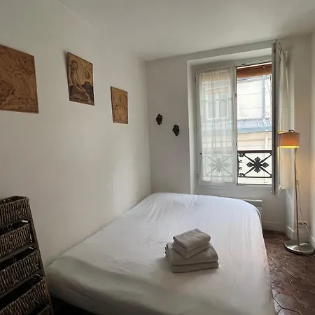 Apartment Typical Marais 3 Bedroom - Beaubourg *