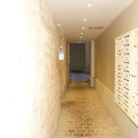 Apartment Typical Marais 3 Bedroom - Beaubourg Paris
