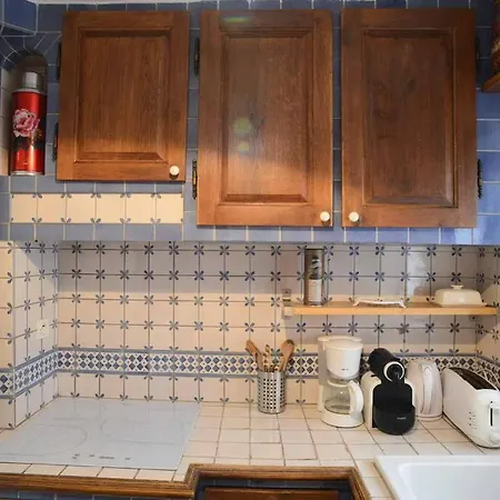 Typical Marais 3 Bedroom - Beaubourg